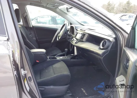 2015 Toyota Rav4 Xle z USA, uszkodzony, nr VIN 2T3RFREV3FW347048